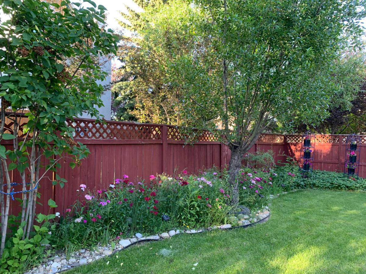 Brother Li Homestay YYC Exterior foto