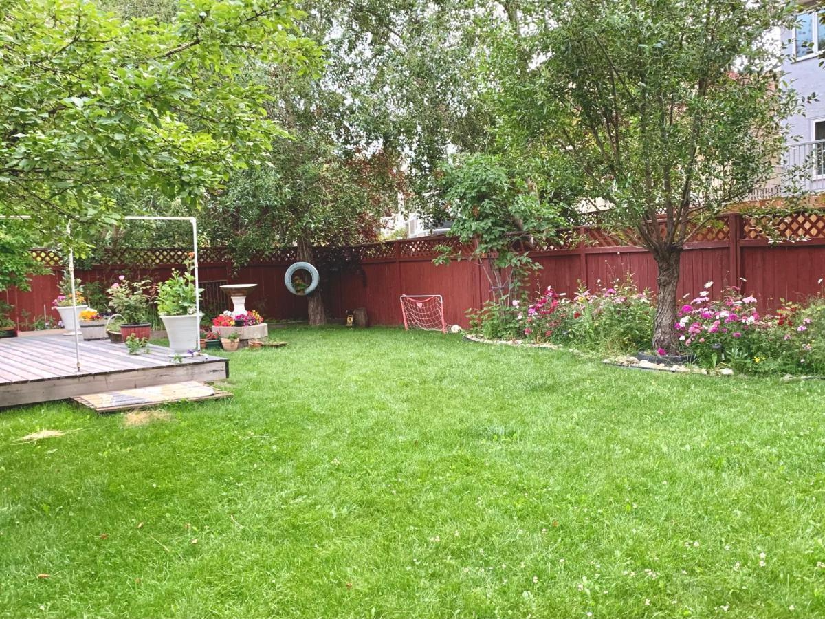 Brother Li Homestay YYC Exterior foto