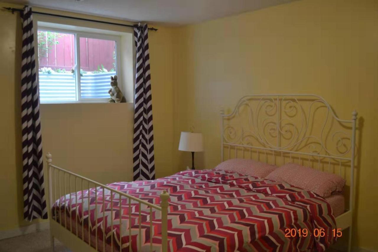 Brother Li Homestay YYC Exterior foto