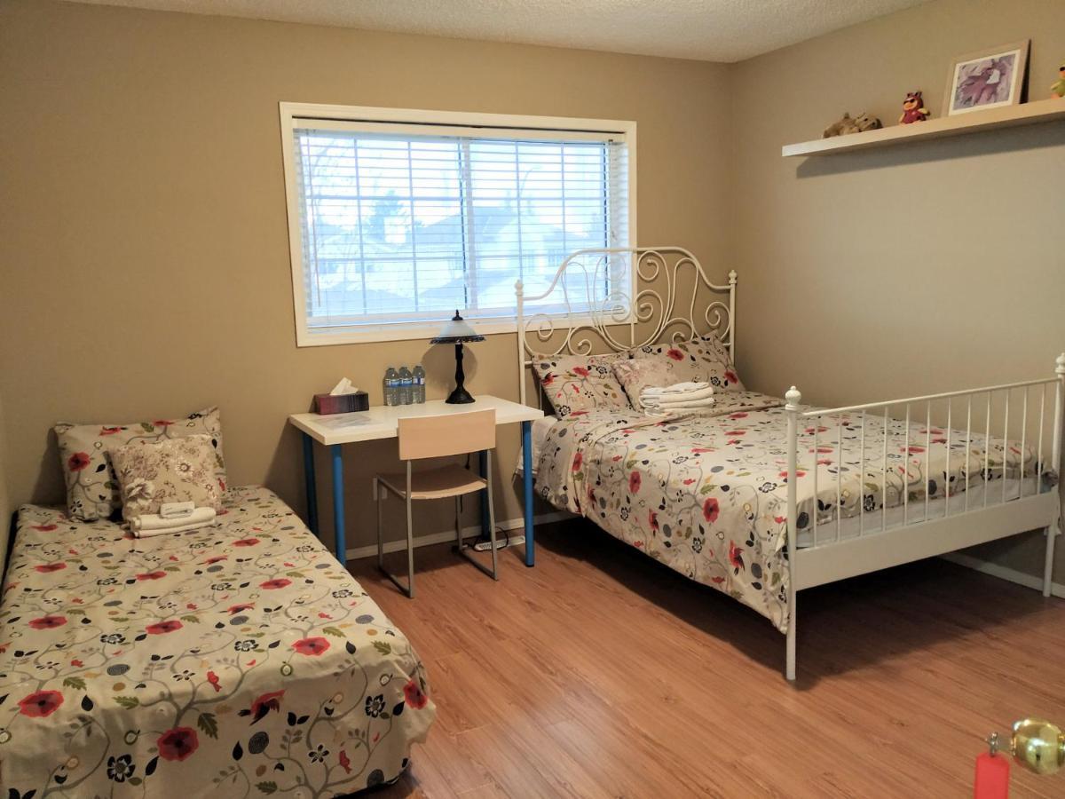 Brother Li Homestay YYC Exterior foto